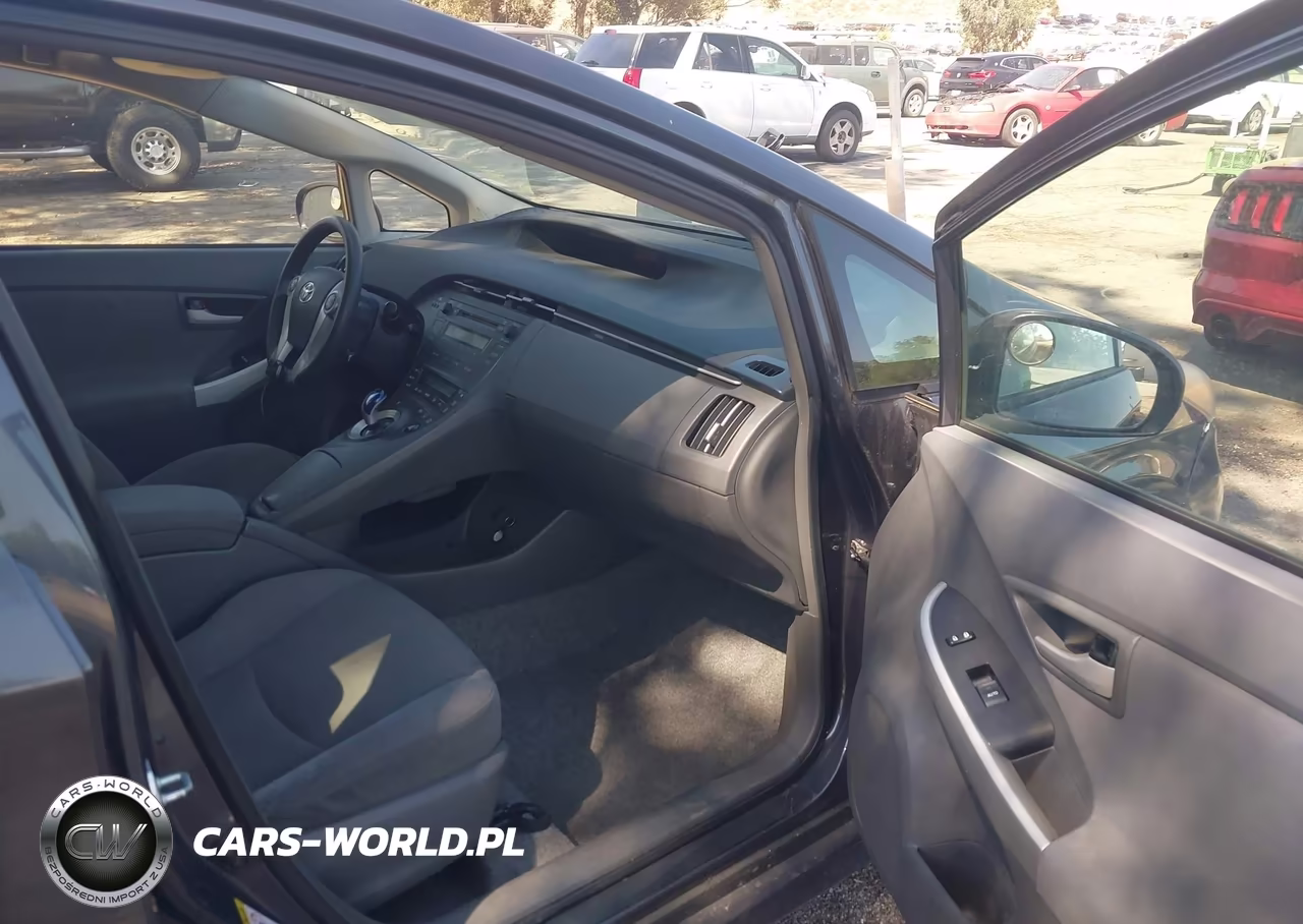 2011 Toyota Prius Two VIN:JTDKN3DU1B1410960 - 5