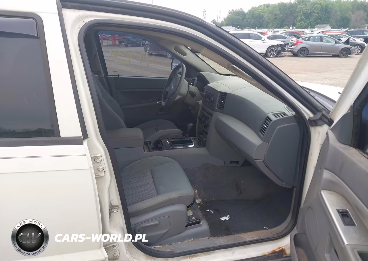 2005 Jeep Grand Cherokee Laredo VIN:1J4GR48KX5C542336 - 5