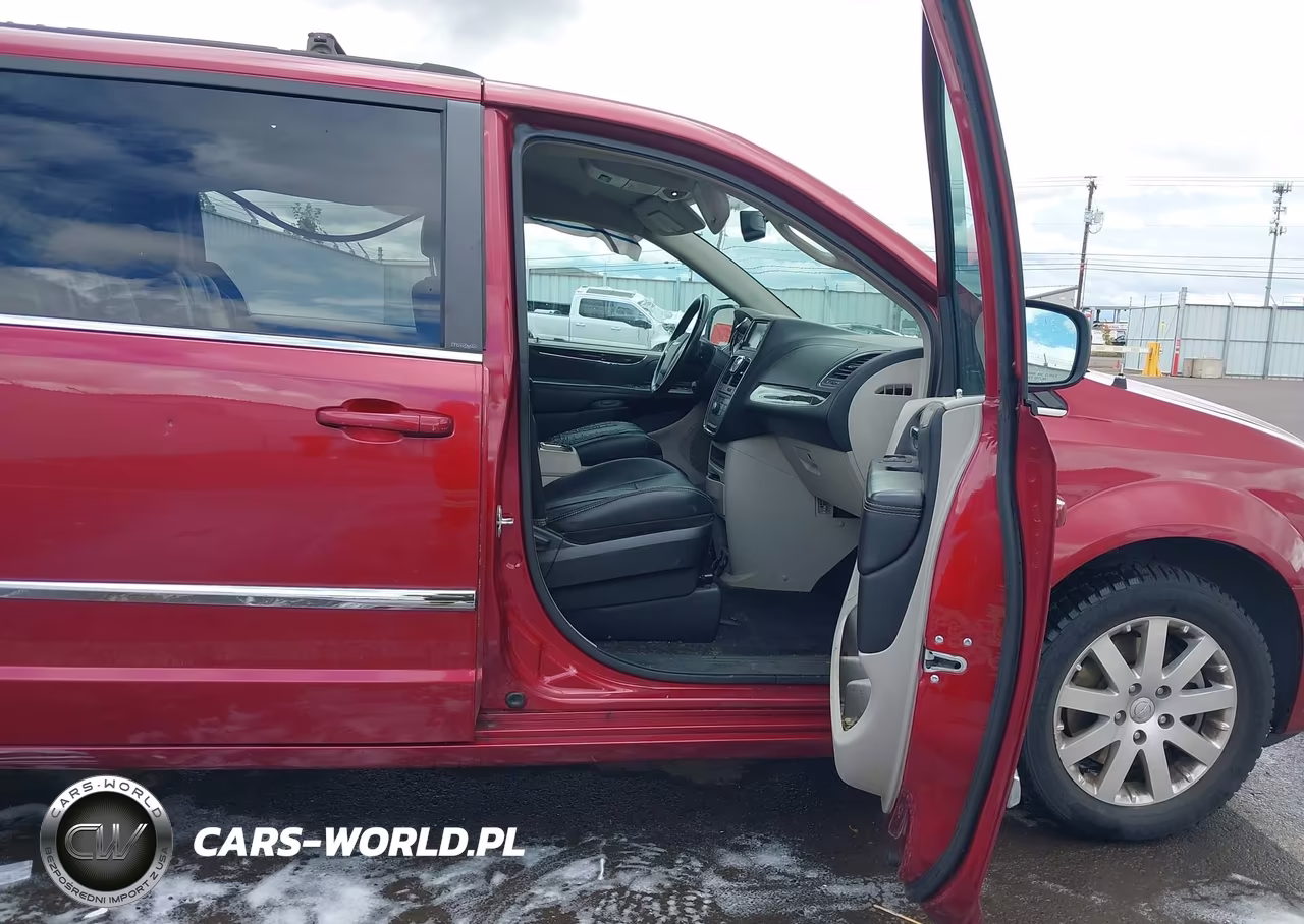 2014 Chrysler Town & Country Touring VIN:2C4RC1BGXER326903 - 5
