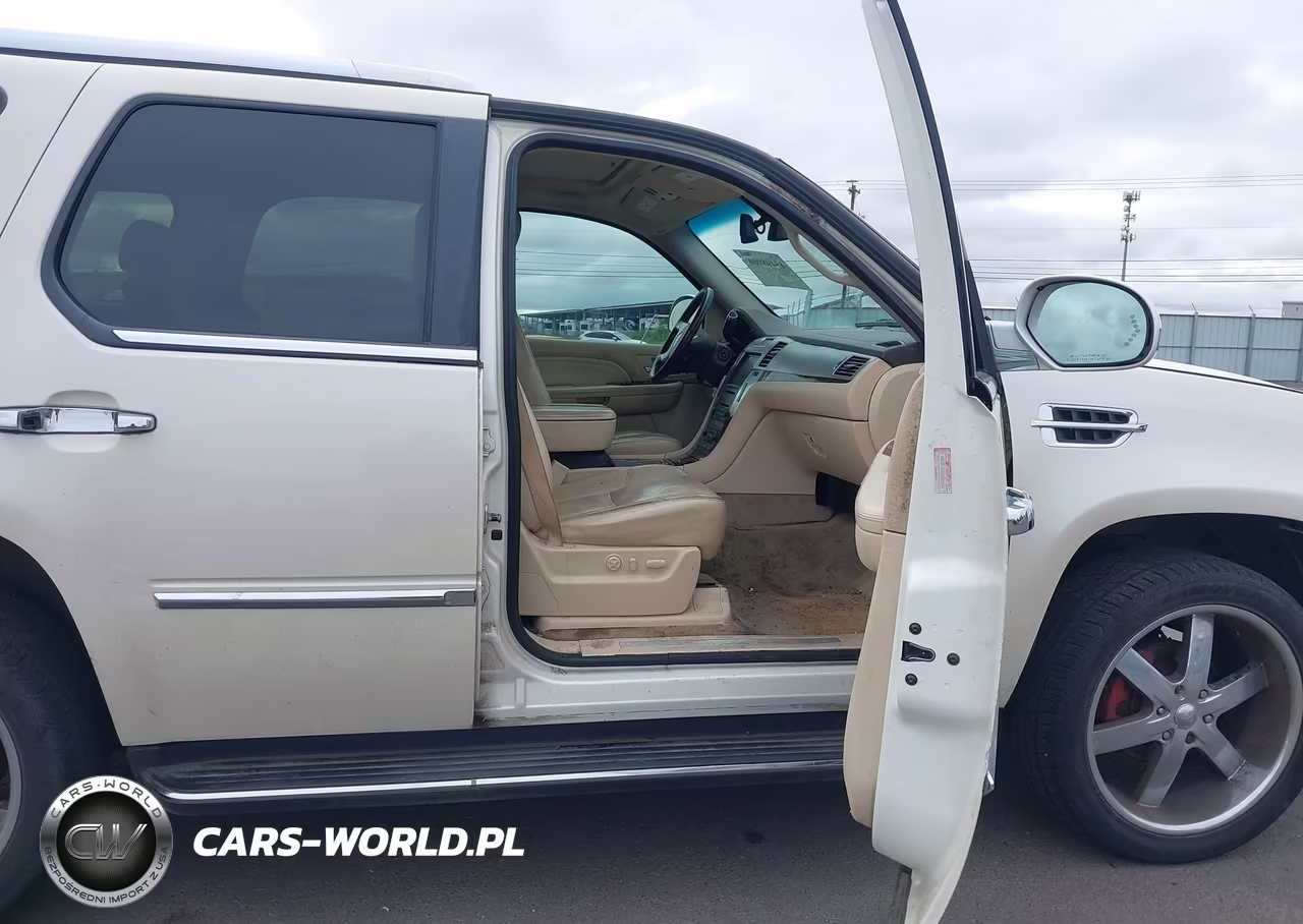 2007 Cadillac Escalade Standard VIN:1GYEC63887R354821 - 5