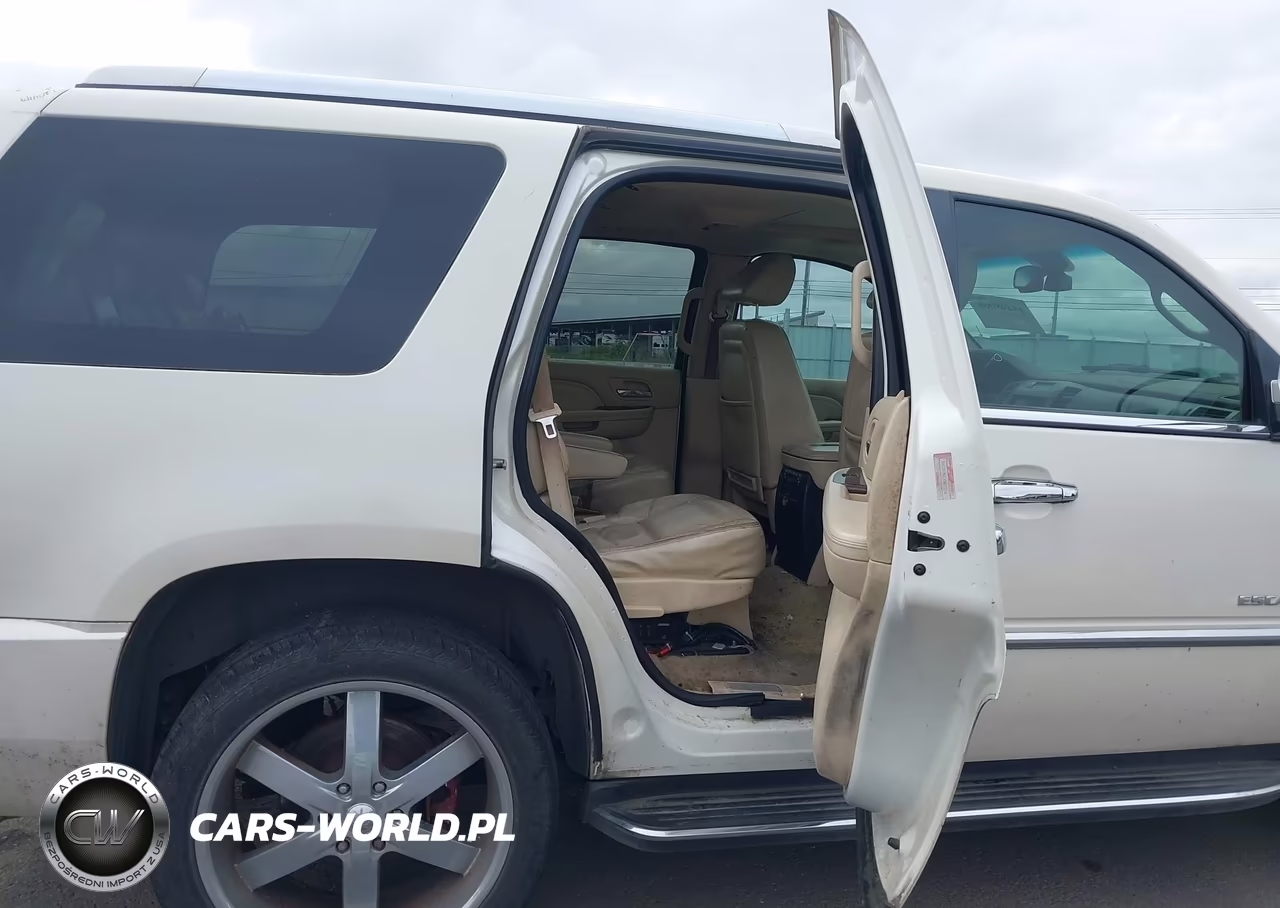 2007 Cadillac Escalade Standard VIN:1GYEC63887R354821 - 8