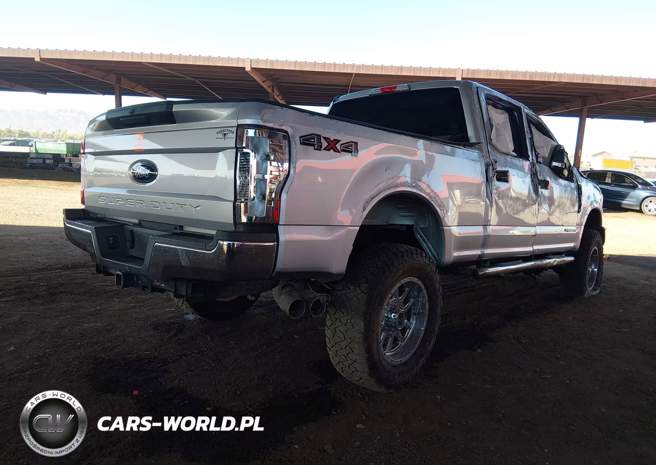 2018 Ford F-250 Xlt VIN:1FT7W2BT7JEB38087 - 4