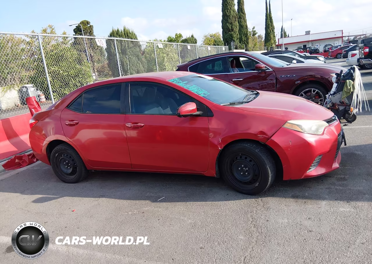2015 Toyota Corolla Le VIN:5YFBURHE8FP324197 - 13
