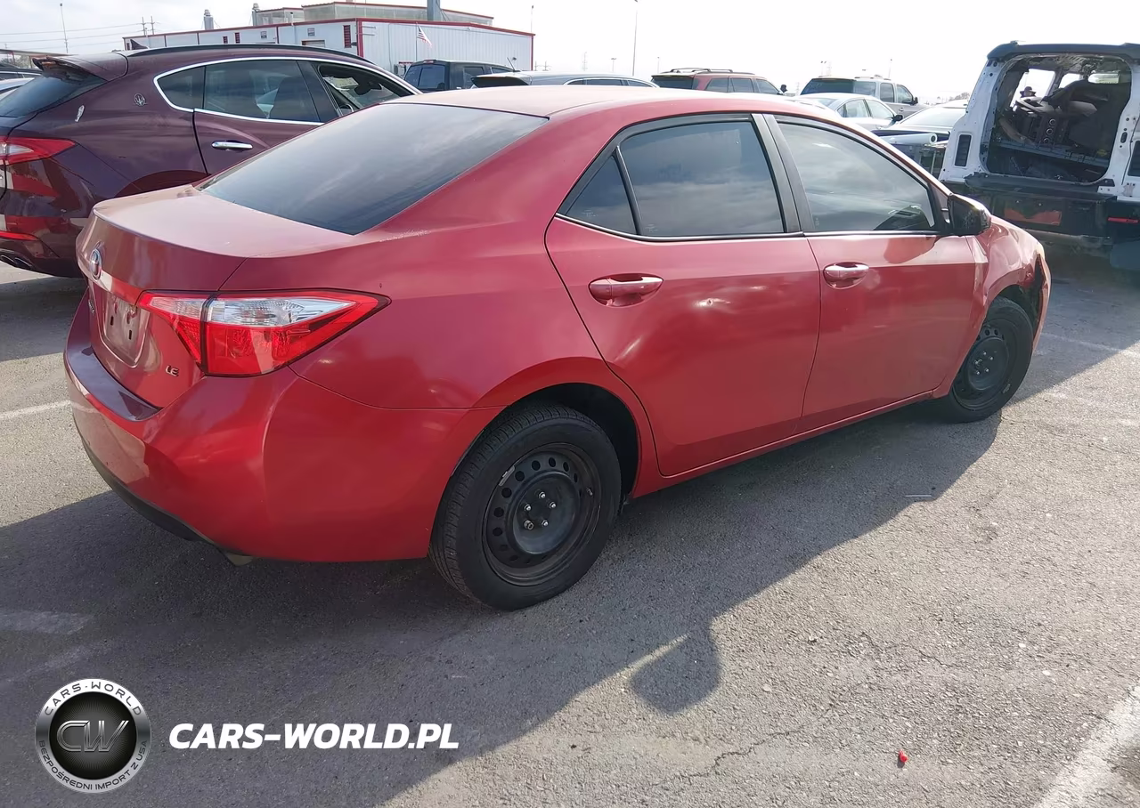 2015 Toyota Corolla Le VIN:5YFBURHE8FP324197 - 4
