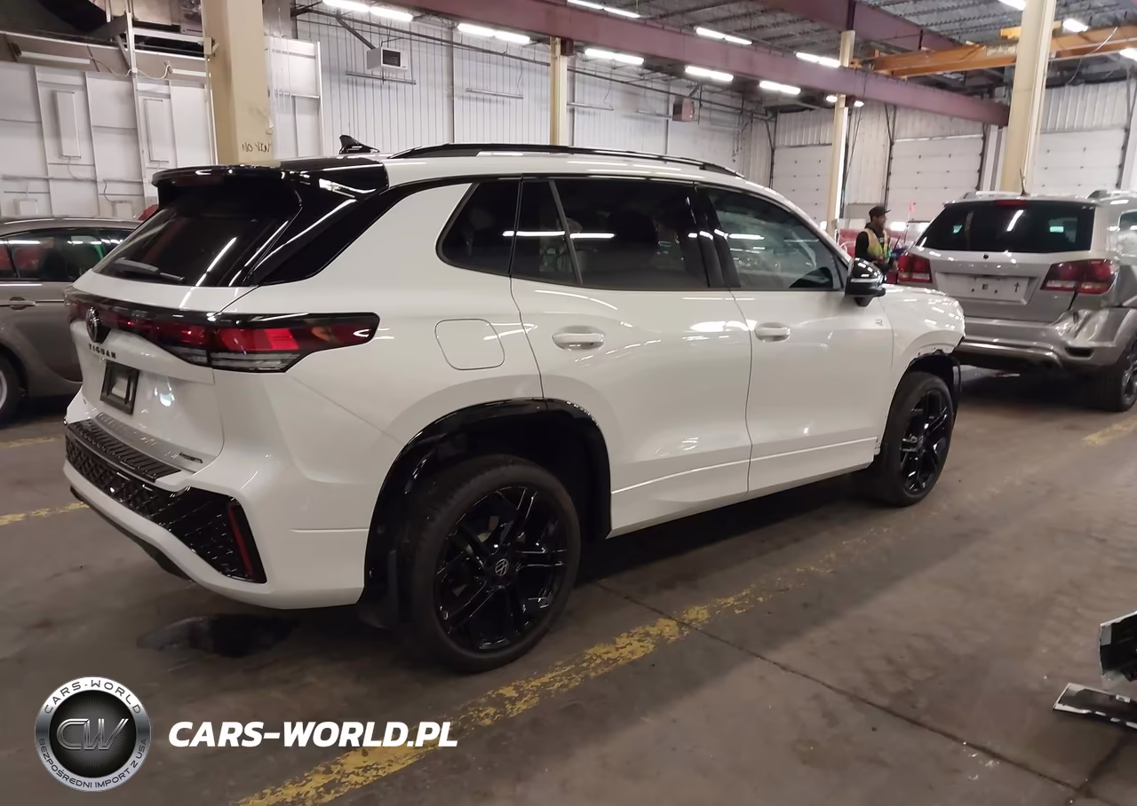 2025 Volkswagen Tiguan 2.0T Se R-Line Black VIN:3VVGR7RM8SM071922 - 4