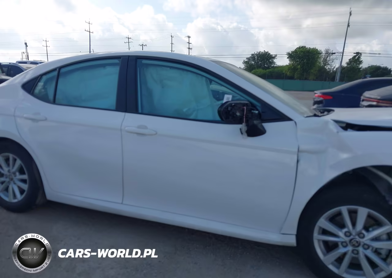 2026 Toyota Camry Le VIN:4T1DAACK1TU291117 - 12