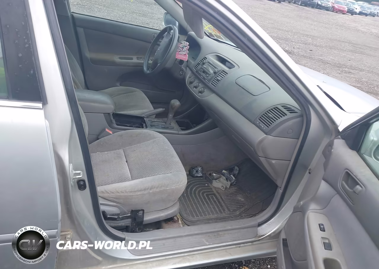 2002 Toyota Camry Le VIN:4T1BE32K72U046796 - 5