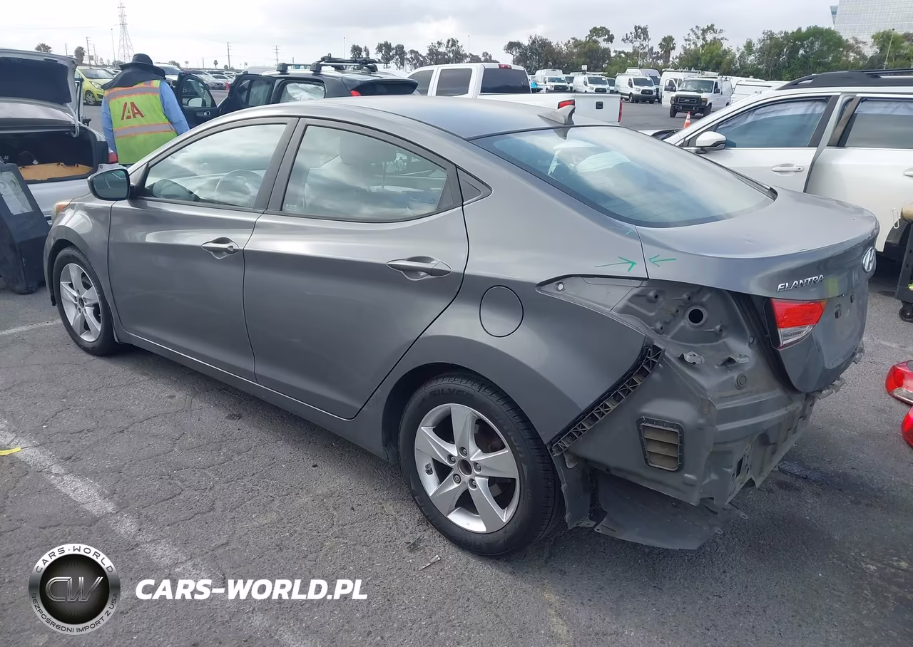 2013 Hyundai Elantra Gls VIN:5NPDH4AE9DH331065 - 3