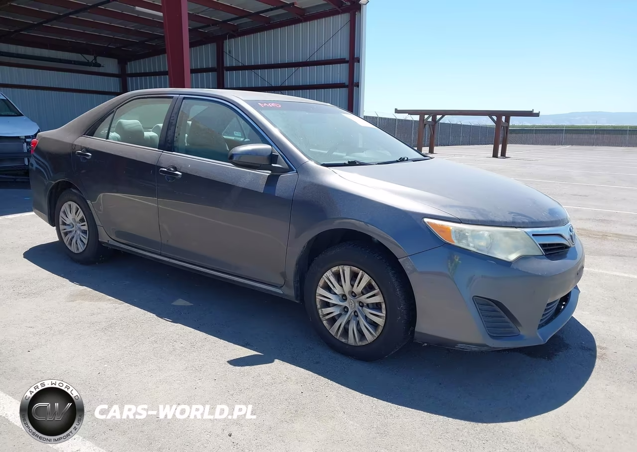 2012 Toyota Camry Le – zdjęcie 1 z 11