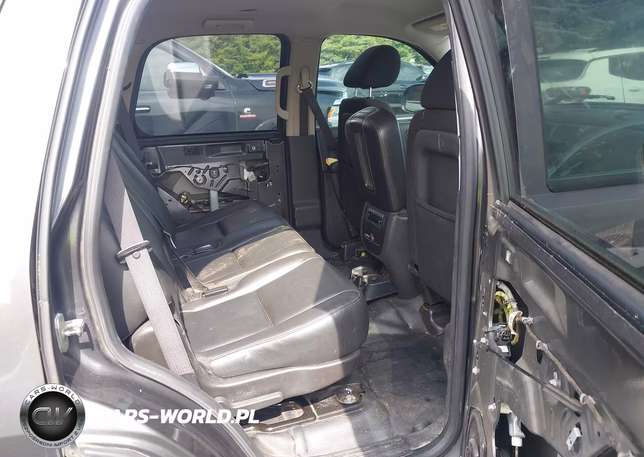 2010 Chevrolet Tahoe Ls VIN:1GNMCAE0XAR182494 - 8