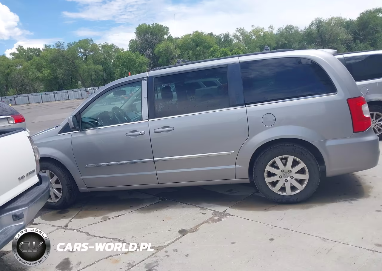 2016 Chrysler Town & Country Touring VIN:2C4RC1BG9GR156567 - 14