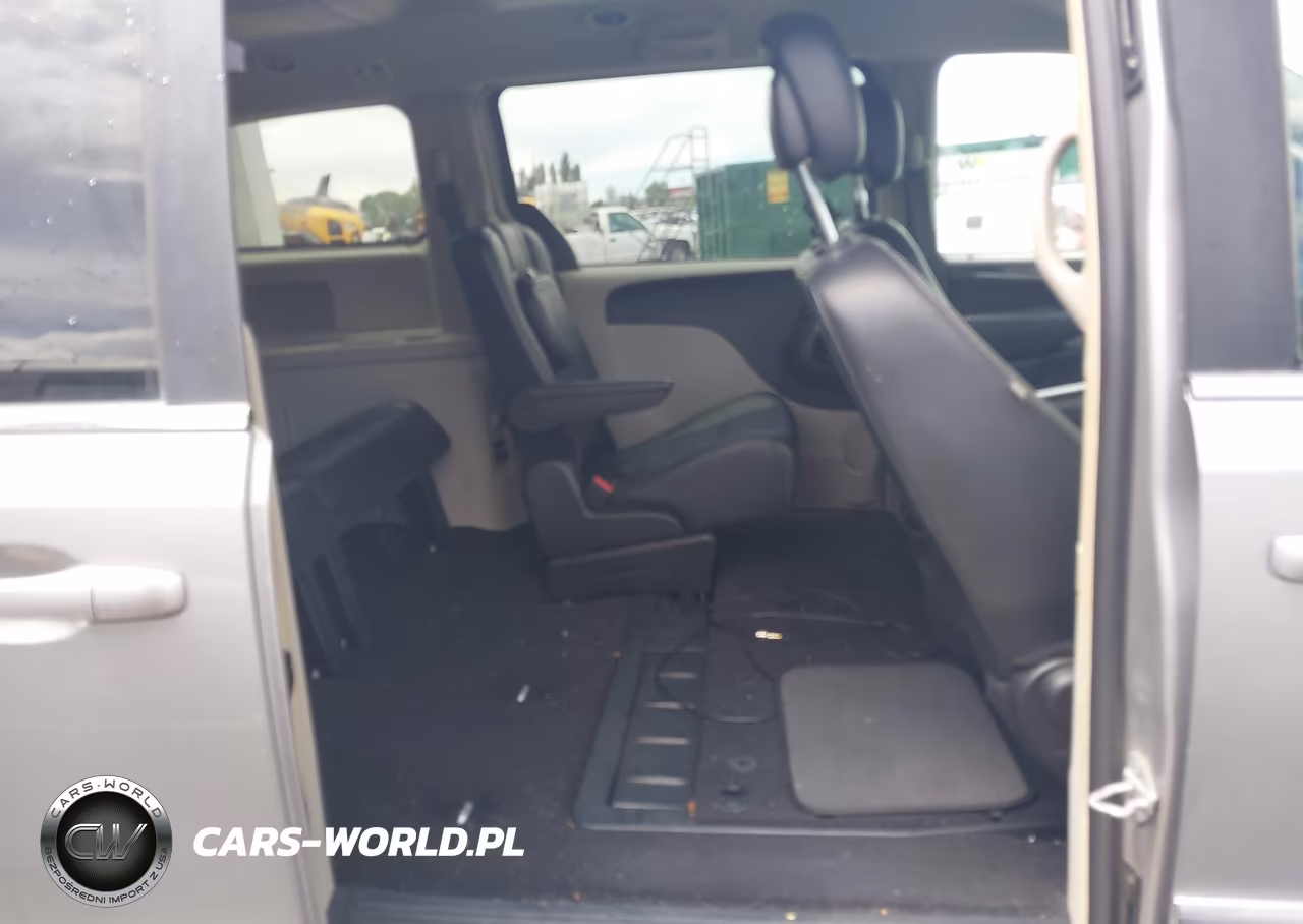 2016 Chrysler Town & Country Touring VIN:2C4RC1BG9GR156567 - 8