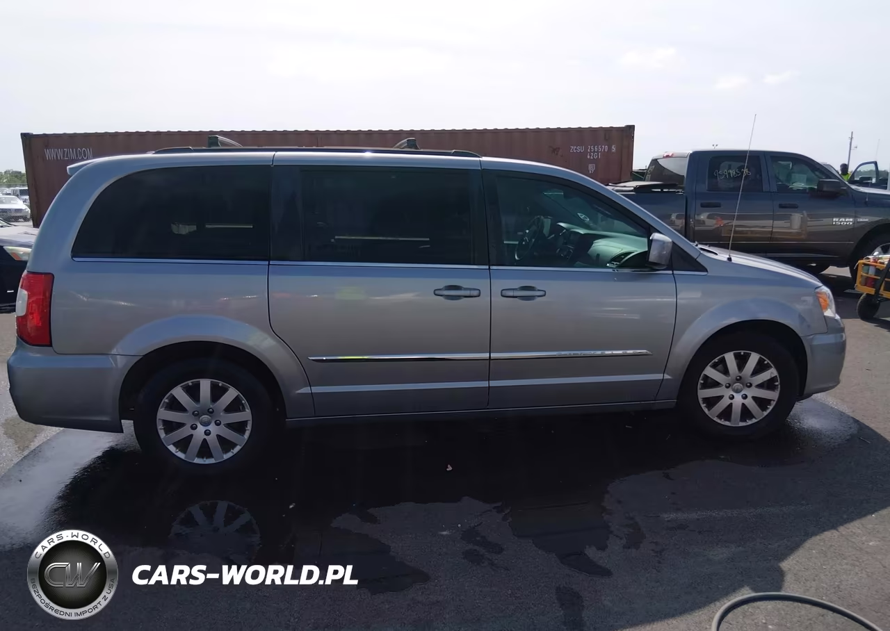 2016 Chrysler Town & Country Touring VIN:2C4RC1BG2GR294452 - 13