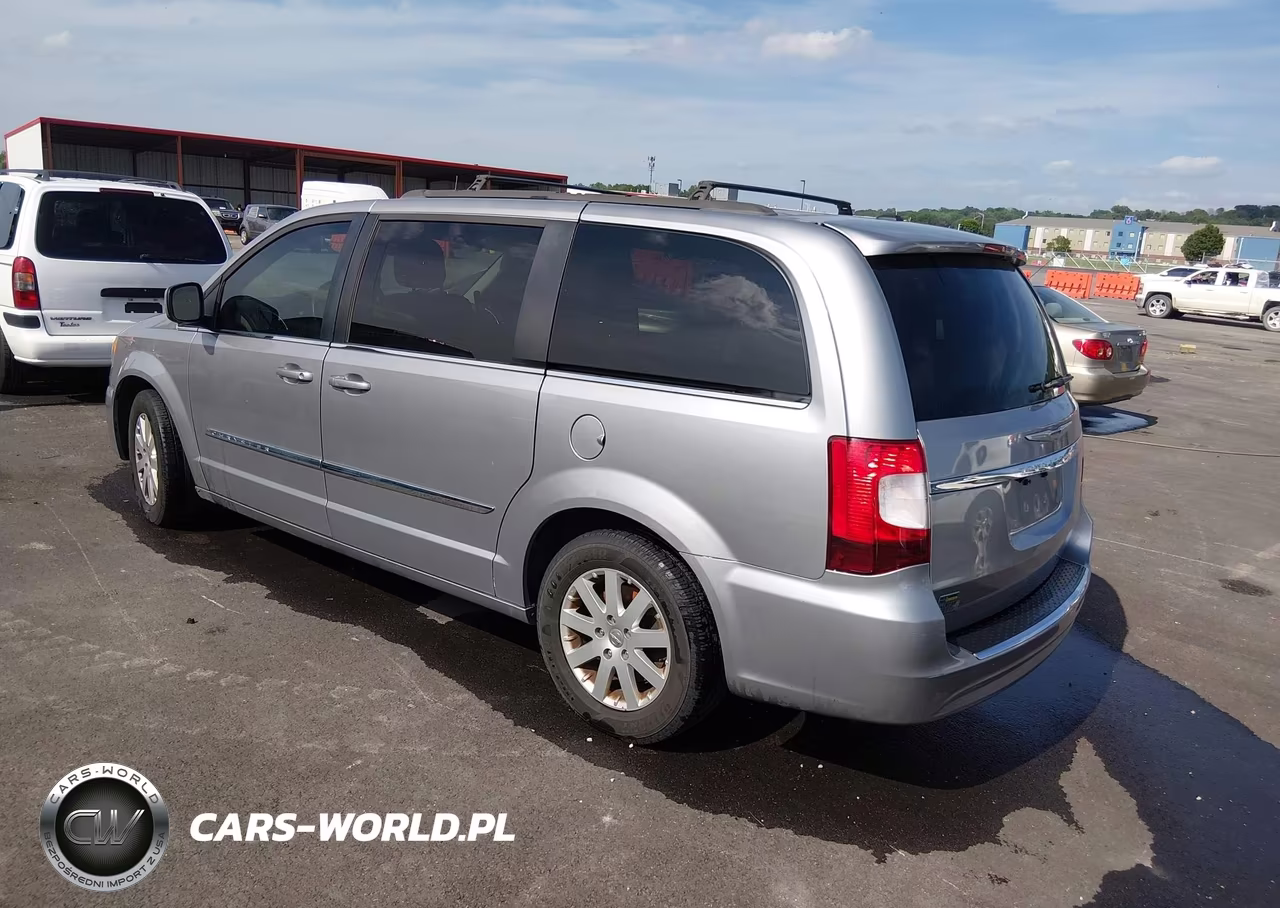 2016 Chrysler Town & Country Touring VIN:2C4RC1BG2GR294452 - 3