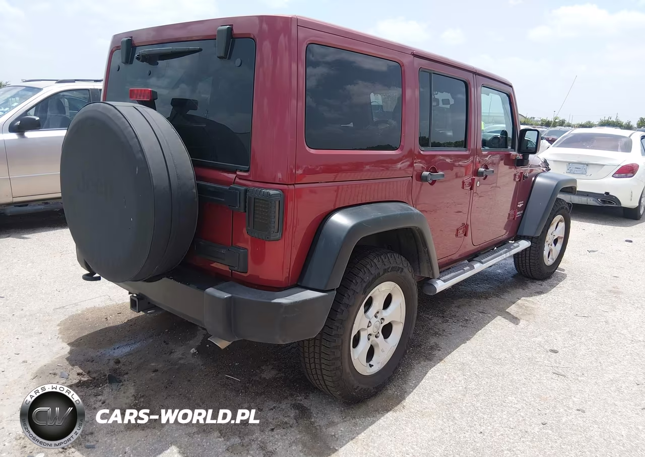 2013 Jeep Wrangler Unlimited Sahara VIN:1C4HJWEG2DL542939 - 4
