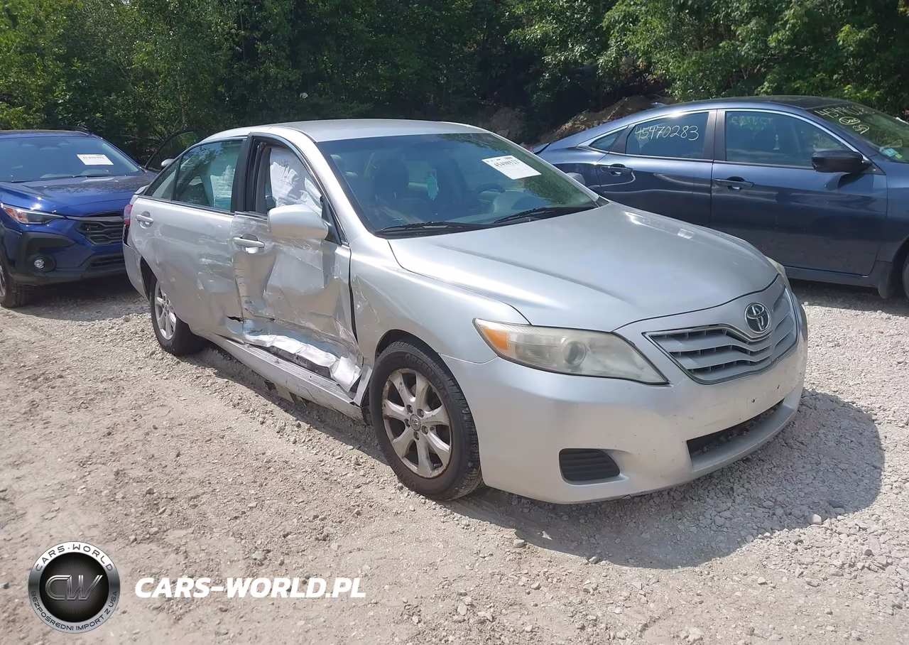 2011 Toyota Camry Le – zdjęcie 1 z 15