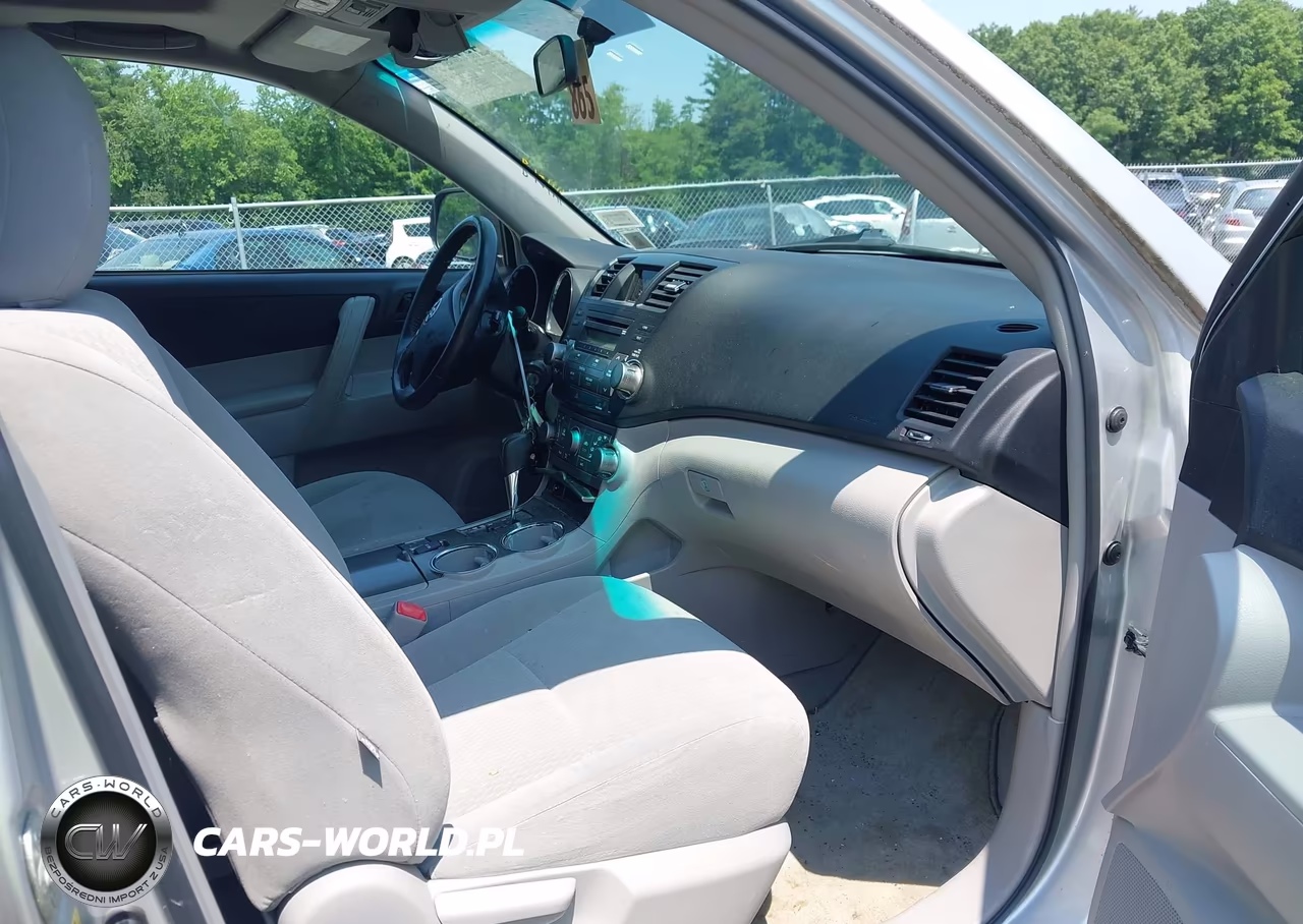 2010 Toyota Highlander Base V6 VIN:5TDBK3EH9AS011709 - 5