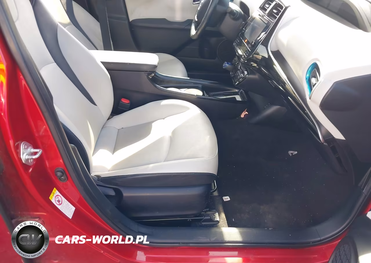 2017 Toyota Prius Four VIN:JTDKARFU6H3527801 - 5