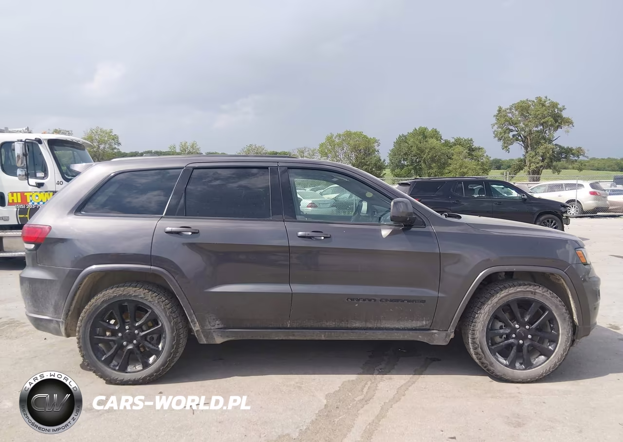 2017 Jeep Grand Cherokee Altitude 4X4 VIN:1C4RJFAG4HC759926 - 13
