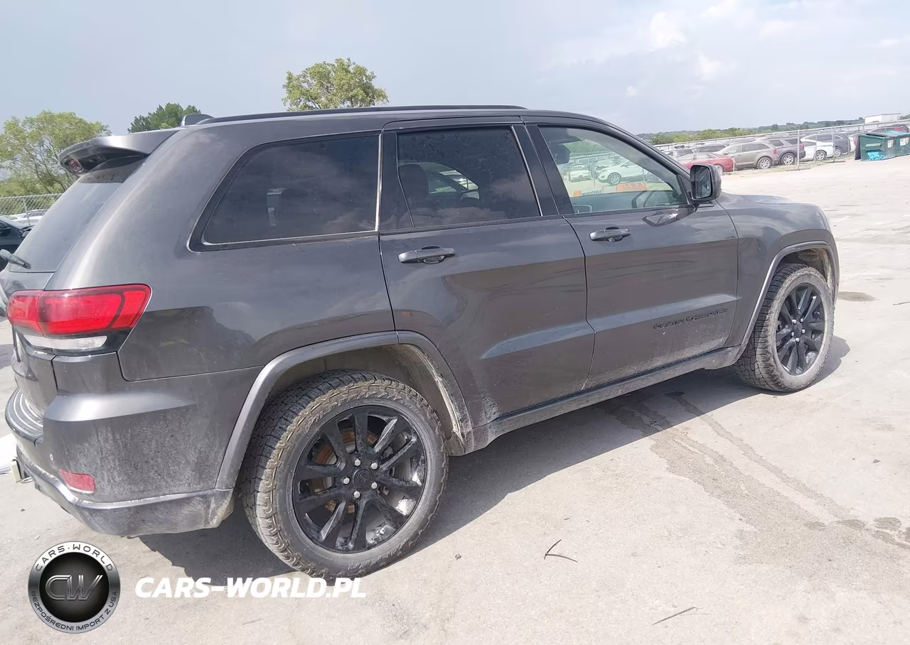 2017 Jeep Grand Cherokee Altitude 4X4 VIN:1C4RJFAG4HC759926 - 4