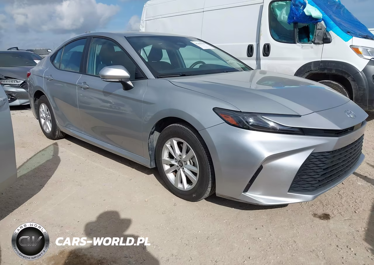 2025 Toyota Camry Le – zdjęcie 1 z 11