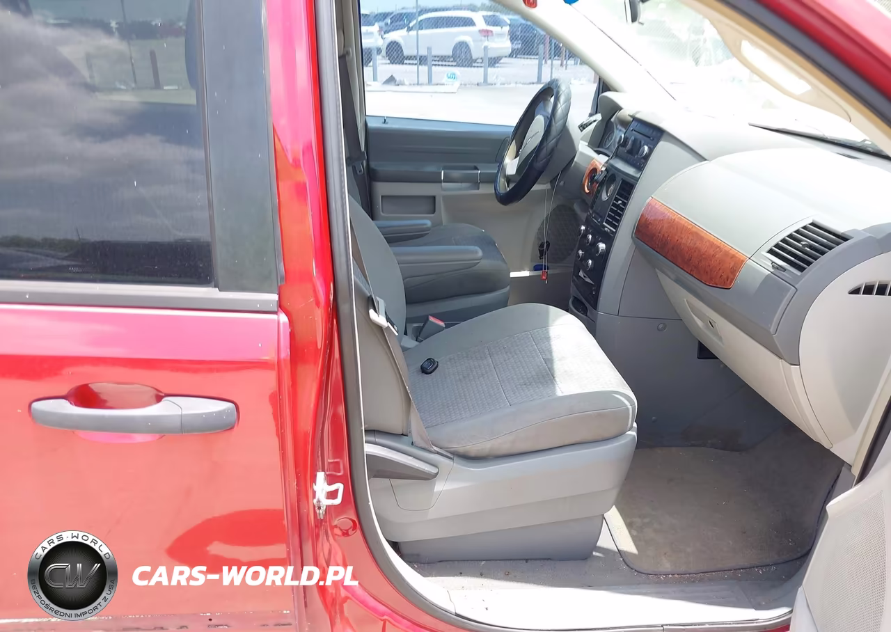 2008 Chrysler Town & Country Lx VIN:2A8HR44H18R721793 - 5
