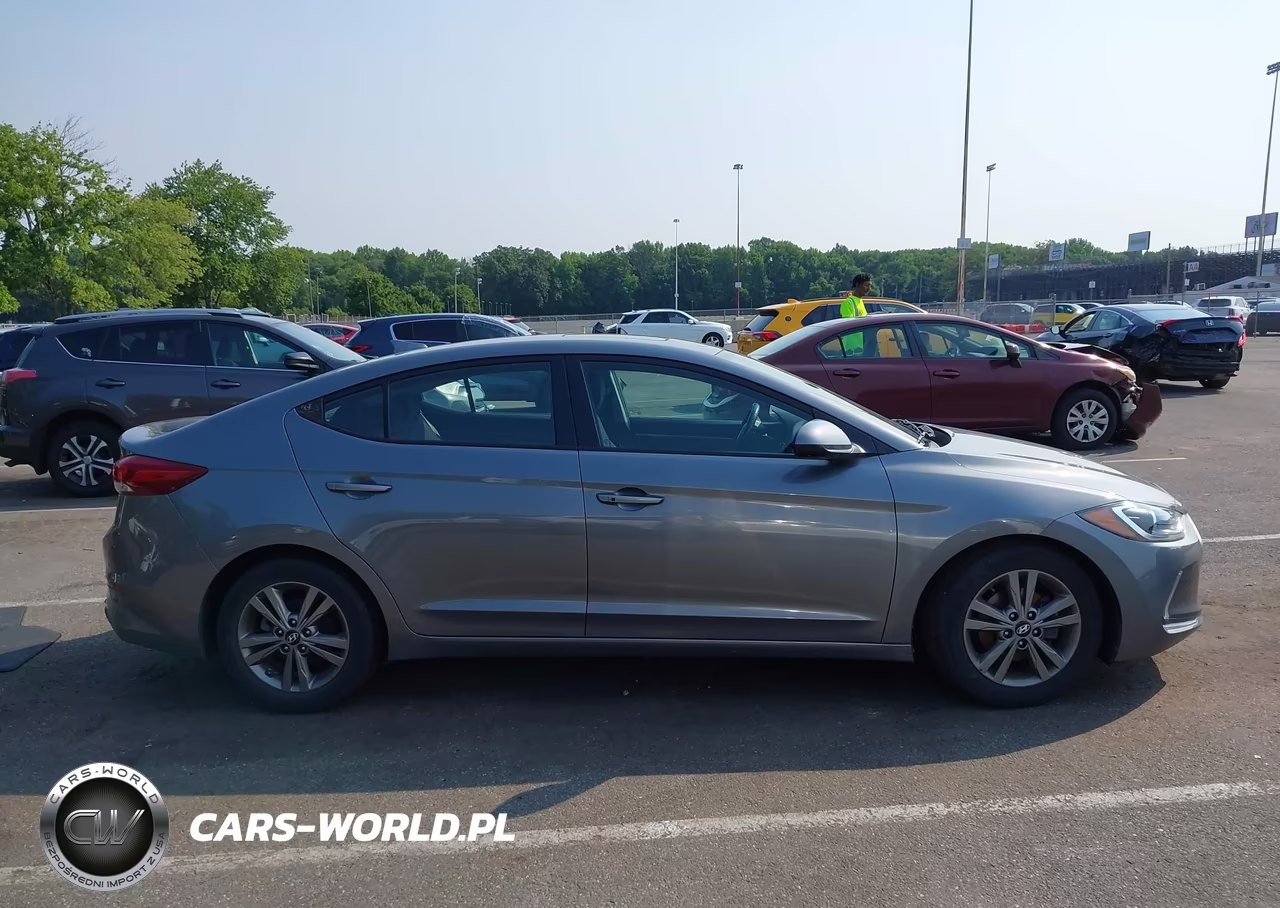2018 Hyundai Elantra Value Edition VIN:5NPD84LF5JH381589 - 13