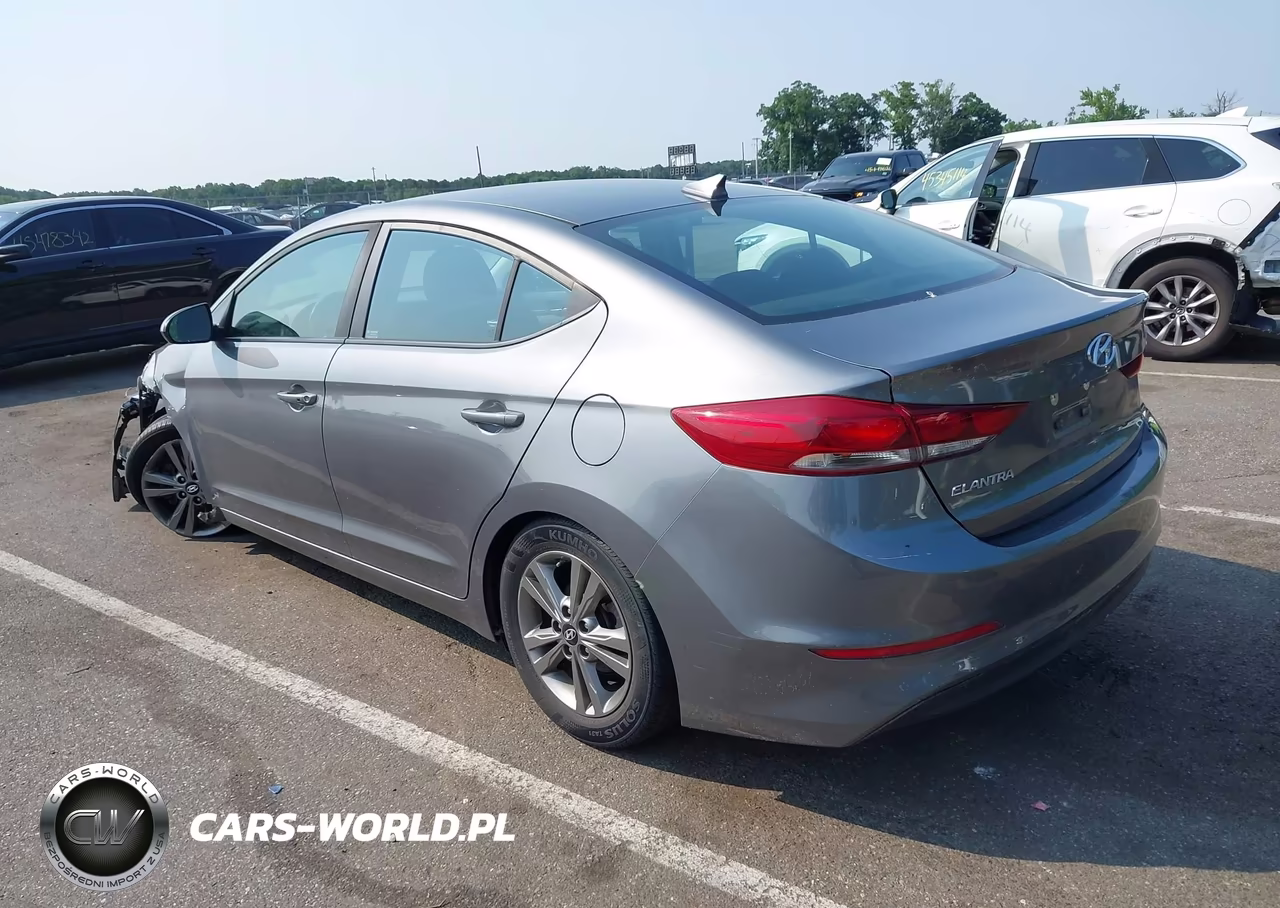 2018 Hyundai Elantra Value Edition VIN:5NPD84LF5JH381589 - 3