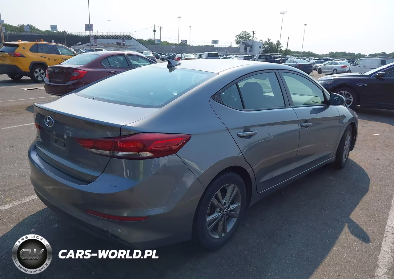 2018 Hyundai Elantra Value Edition VIN:5NPD84LF5JH381589 - 4