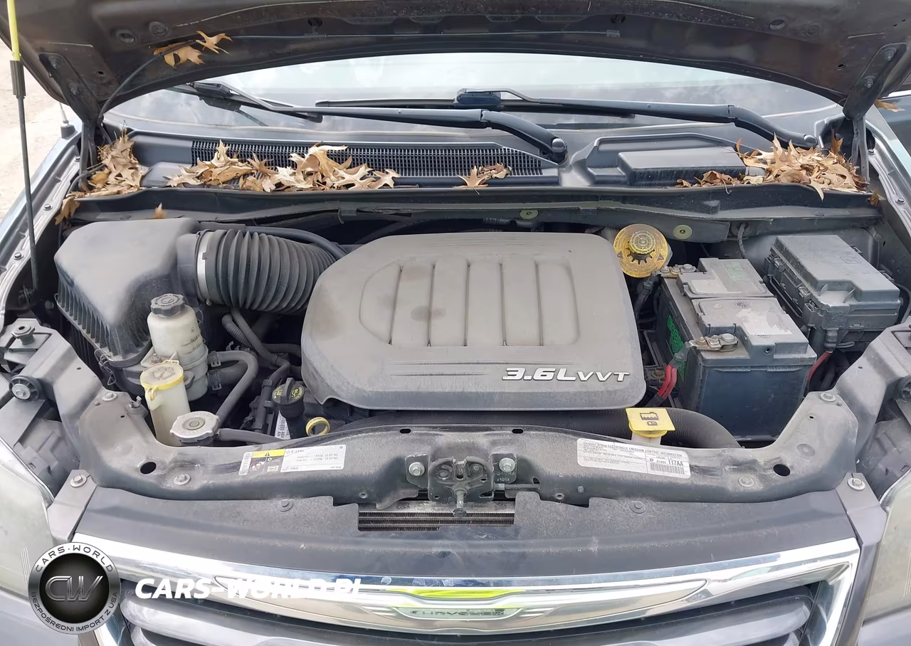 2015 Chrysler Town & Country S VIN:2C4RC1HG8FR521617 - 10