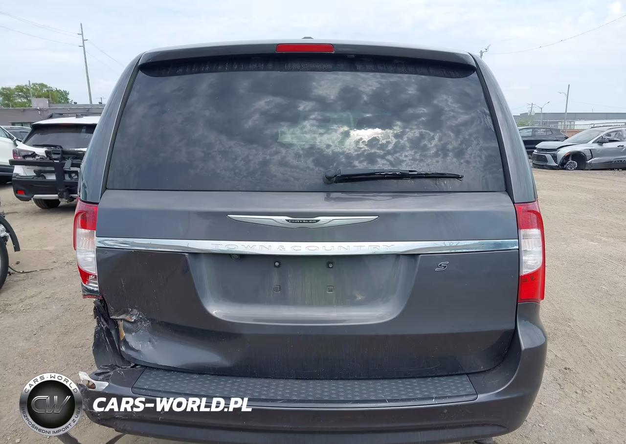 2015 Chrysler Town & Country S VIN:2C4RC1HG8FR521617 - 16