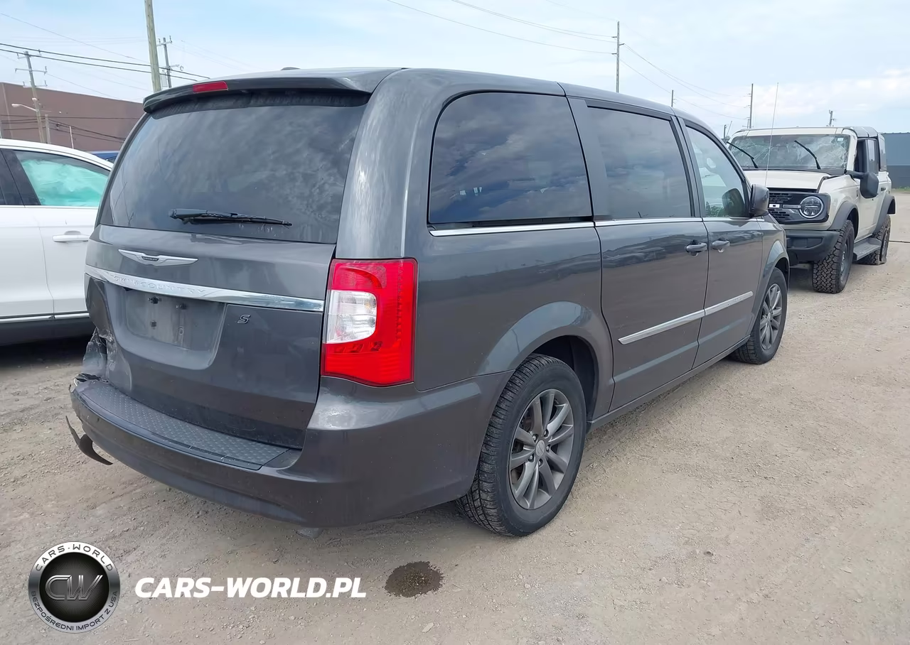 2015 Chrysler Town & Country S VIN:2C4RC1HG8FR521617 - 4