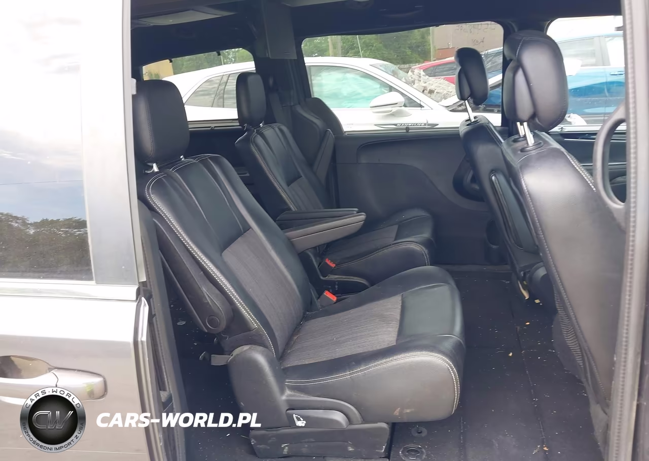 2015 Chrysler Town & Country S VIN:2C4RC1HG8FR521617 - 8