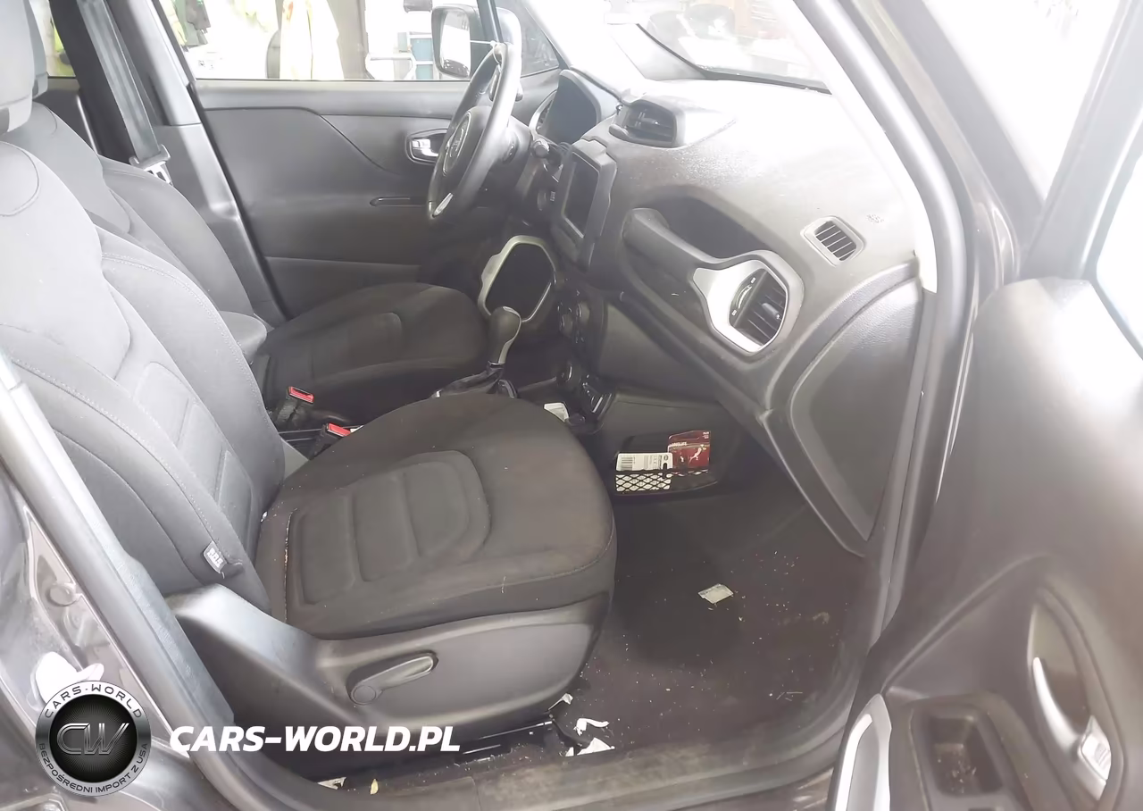 2018 Jeep Renegade Latitude 4X4 VIN:ZACCJBBB1JPG87165 - 5