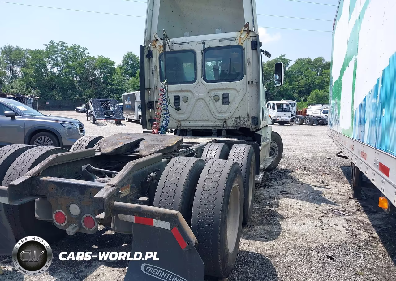 2013 Freightliner Cascadia 125 VIN:1FUJGEBG6DLFB1117 - 4