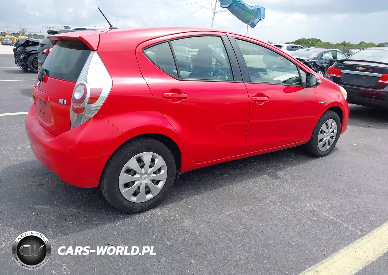 2014 Toyota Prius C One VIN:JTDKDTB36E1083182 - 4