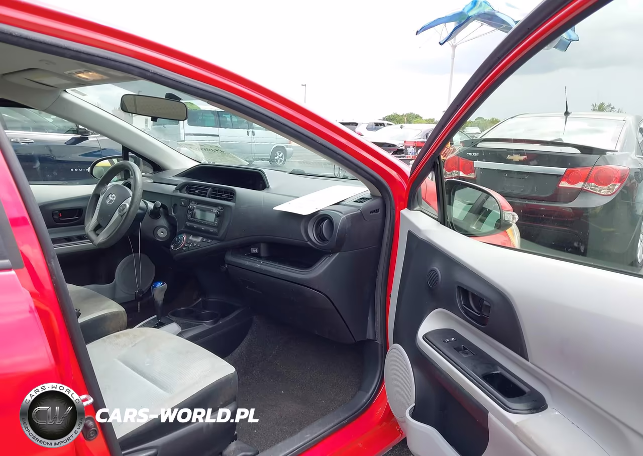 2014 Toyota Prius C One VIN:JTDKDTB36E1083182 - 5