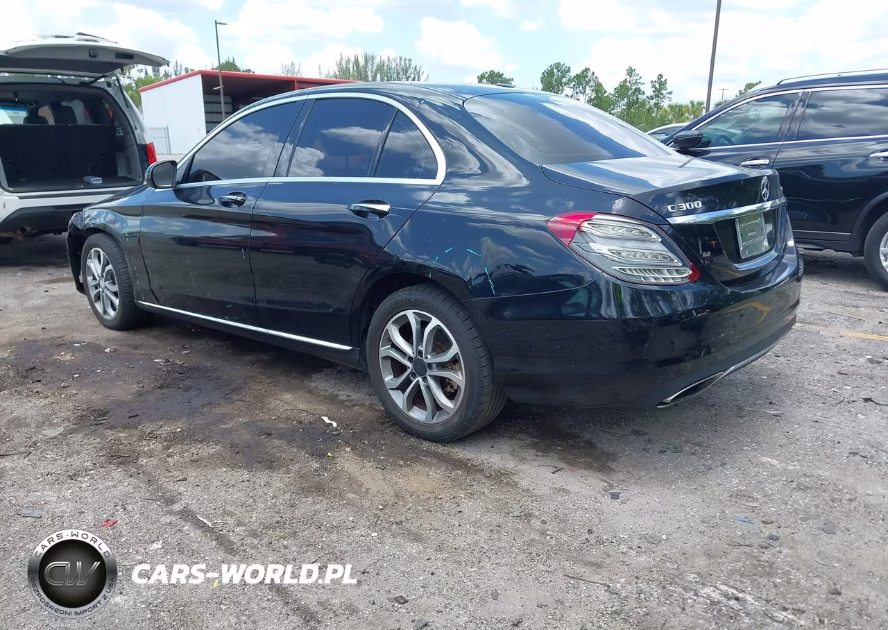 2015 Mercedes-Benz C 300 4Matic VIN:55SWF4KB1FU004677 - 3