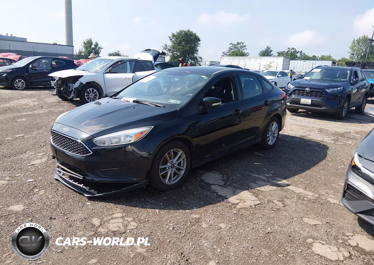 2017 Ford Focus Se VIN:1FADP3F25HL335844 - 2