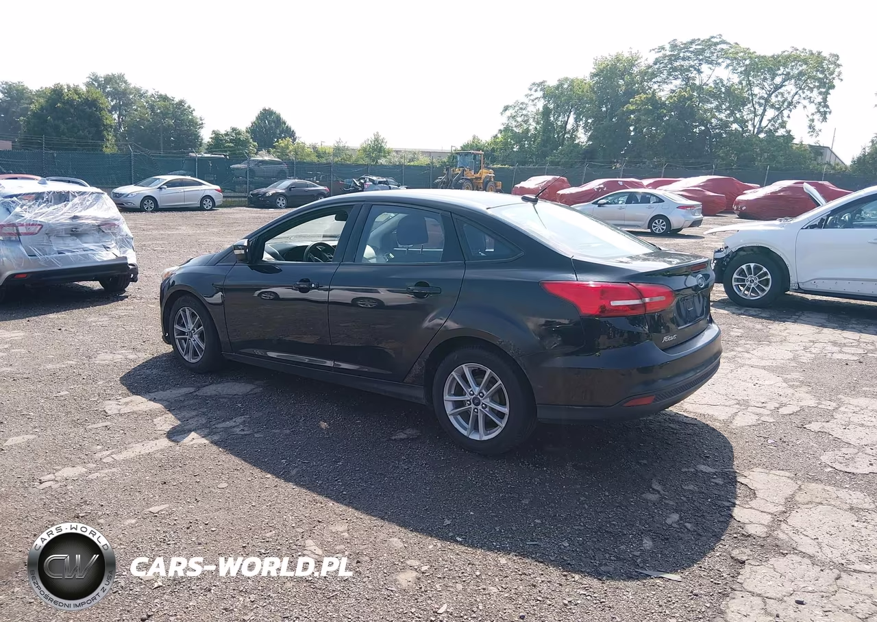 2017 Ford Focus Se VIN:1FADP3F25HL335844 - 3
