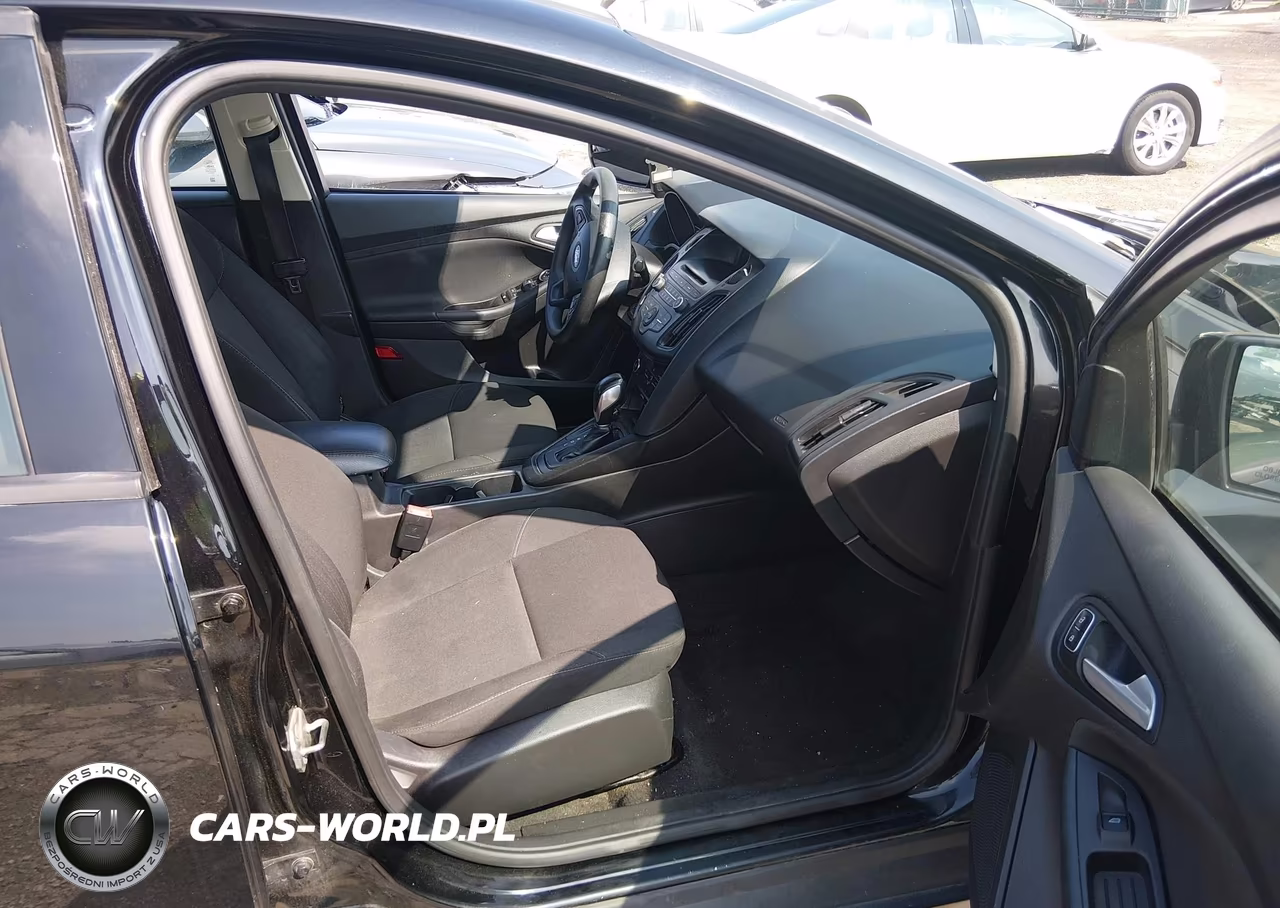 2017 Ford Focus Se VIN:1FADP3F25HL335844 - 5