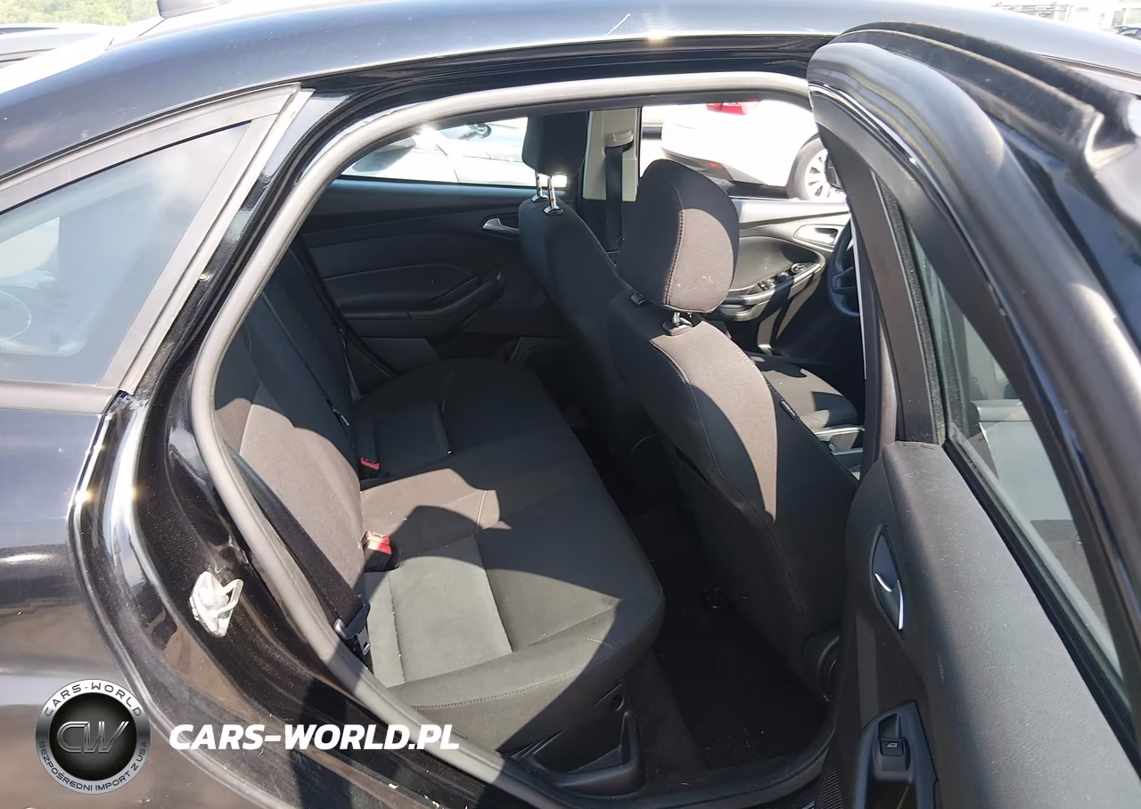 2017 Ford Focus Se VIN:1FADP3F25HL335844 - 8