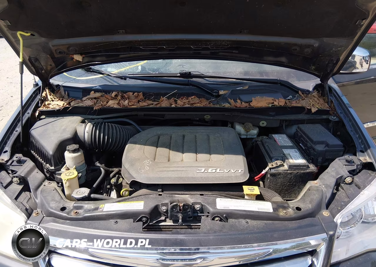 2012 Chrysler Town & Country Touring-L VIN:2C4RC1CG0CR181737 - 10