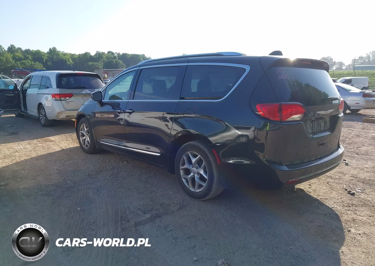 2017 Chrysler Pacifica Touring-L Plus VIN:2C4RC1EG7HR679406 - 3
