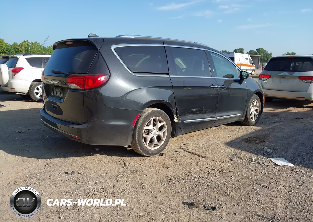2017 Chrysler Pacifica Touring-L Plus VIN:2C4RC1EG7HR679406 - 4