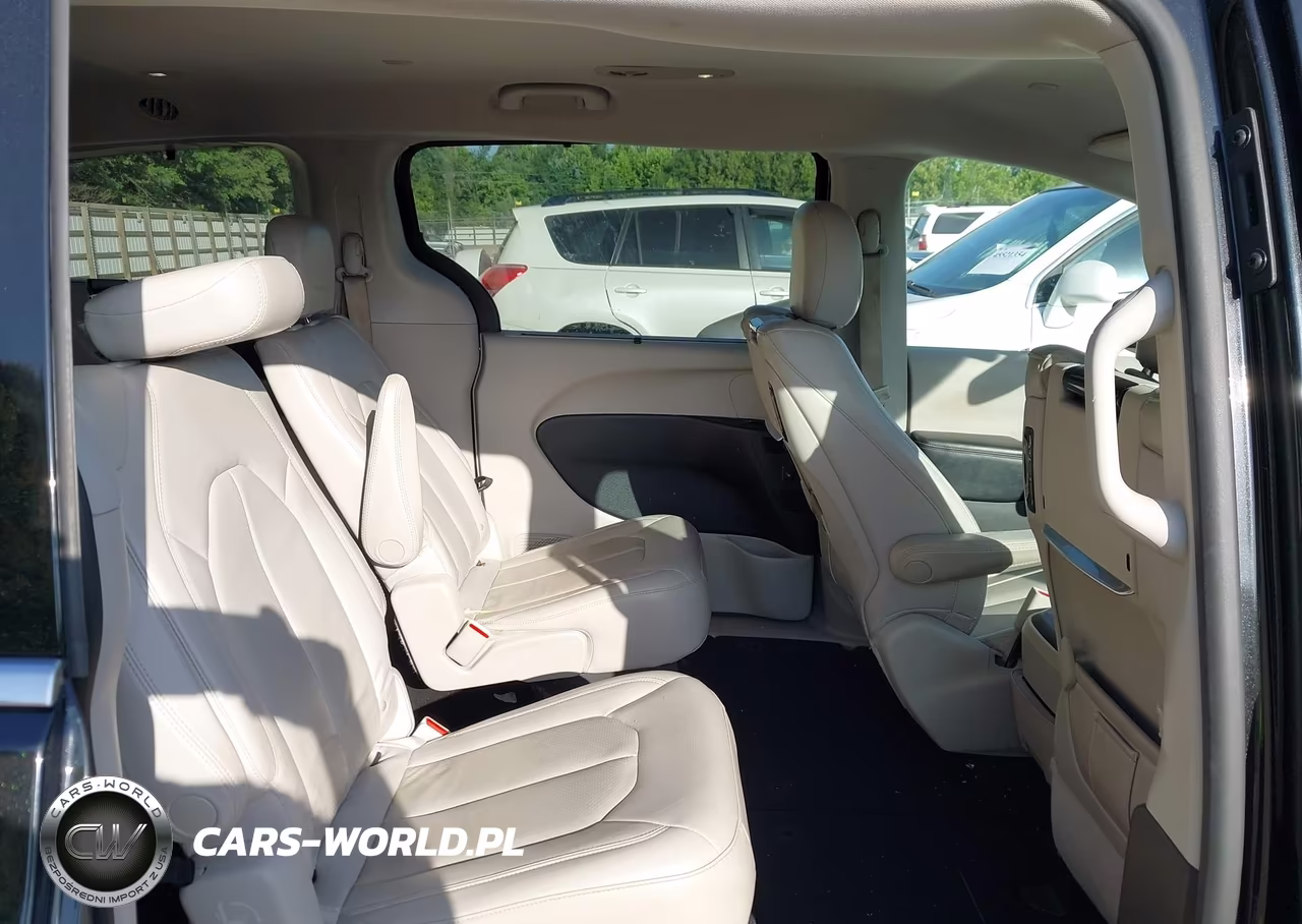 2017 Chrysler Pacifica Touring-L Plus VIN:2C4RC1EG7HR679406 - 8