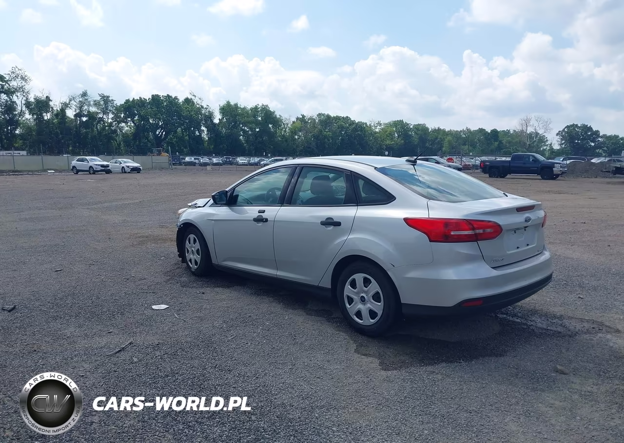 2015 Ford Focus S VIN:1FADP3E27FL264256 - 3