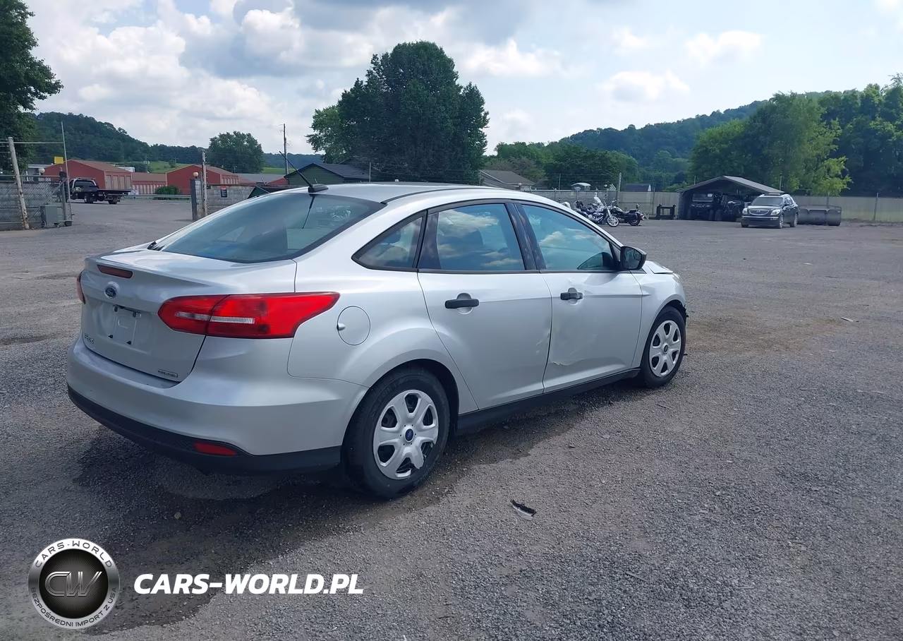 2015 Ford Focus S VIN:1FADP3E27FL264256 - 4