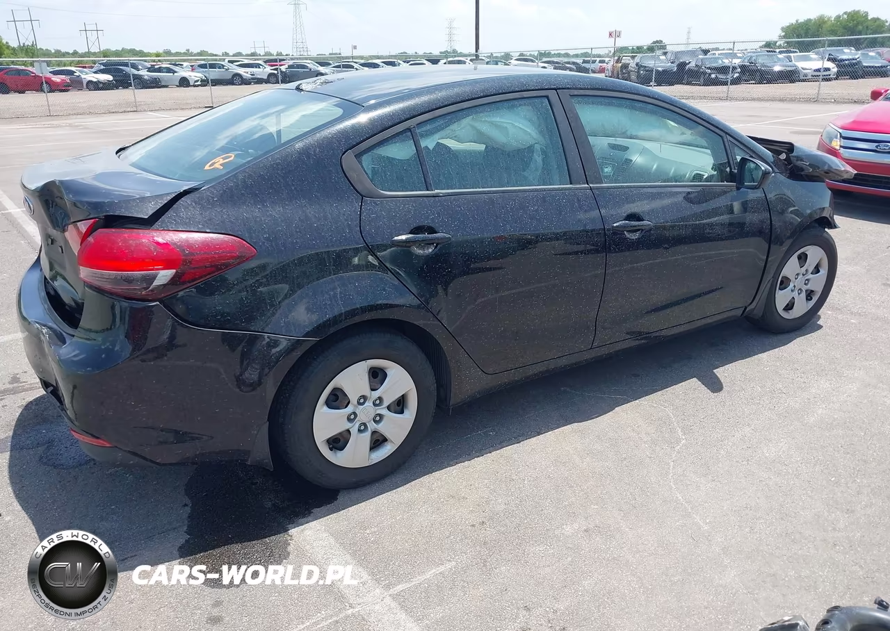 2018 Kia Forte Lx VIN:3KPFK4A7XJE247316 - 4