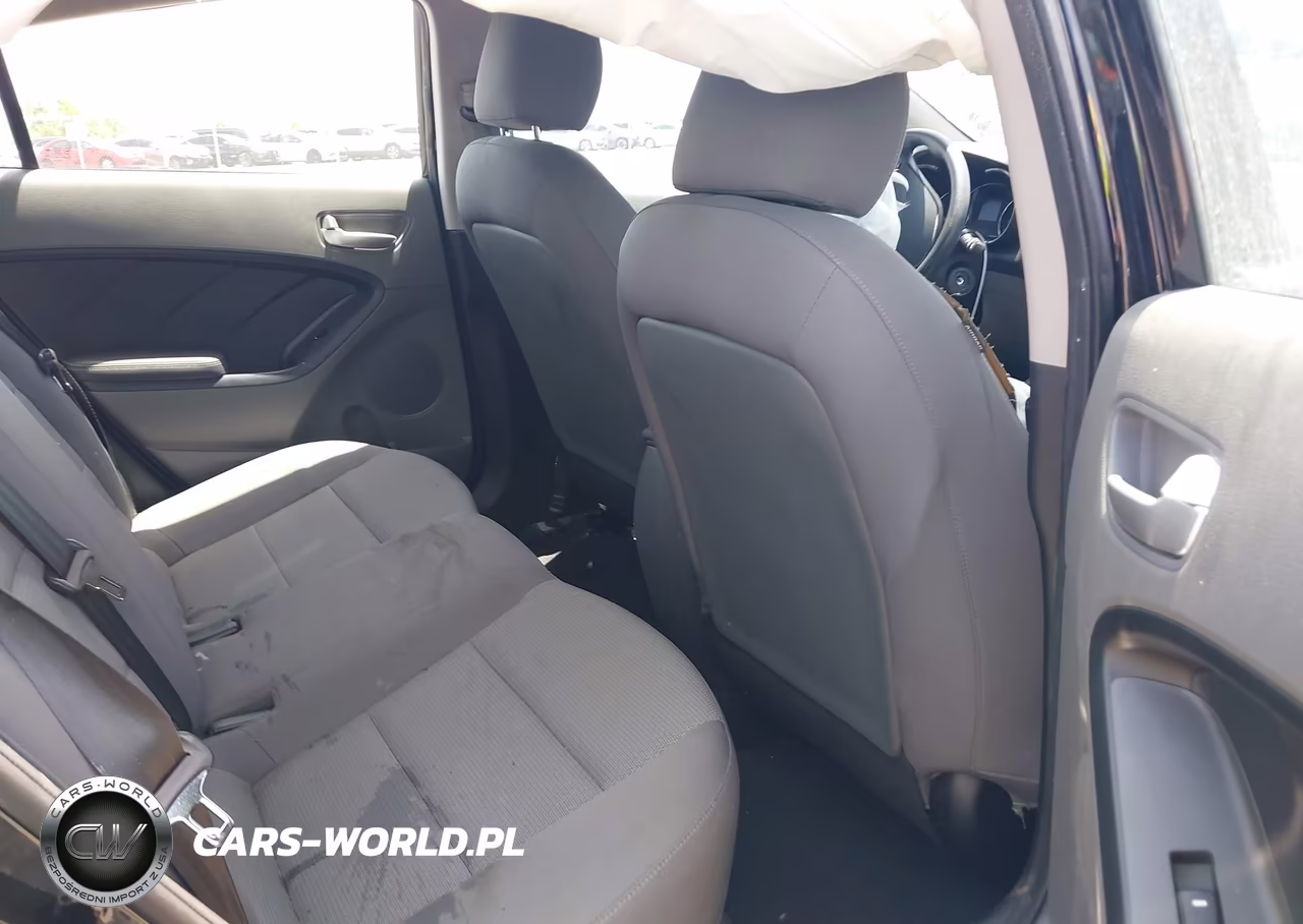 2018 Kia Forte Lx VIN:3KPFK4A7XJE247316 - 8